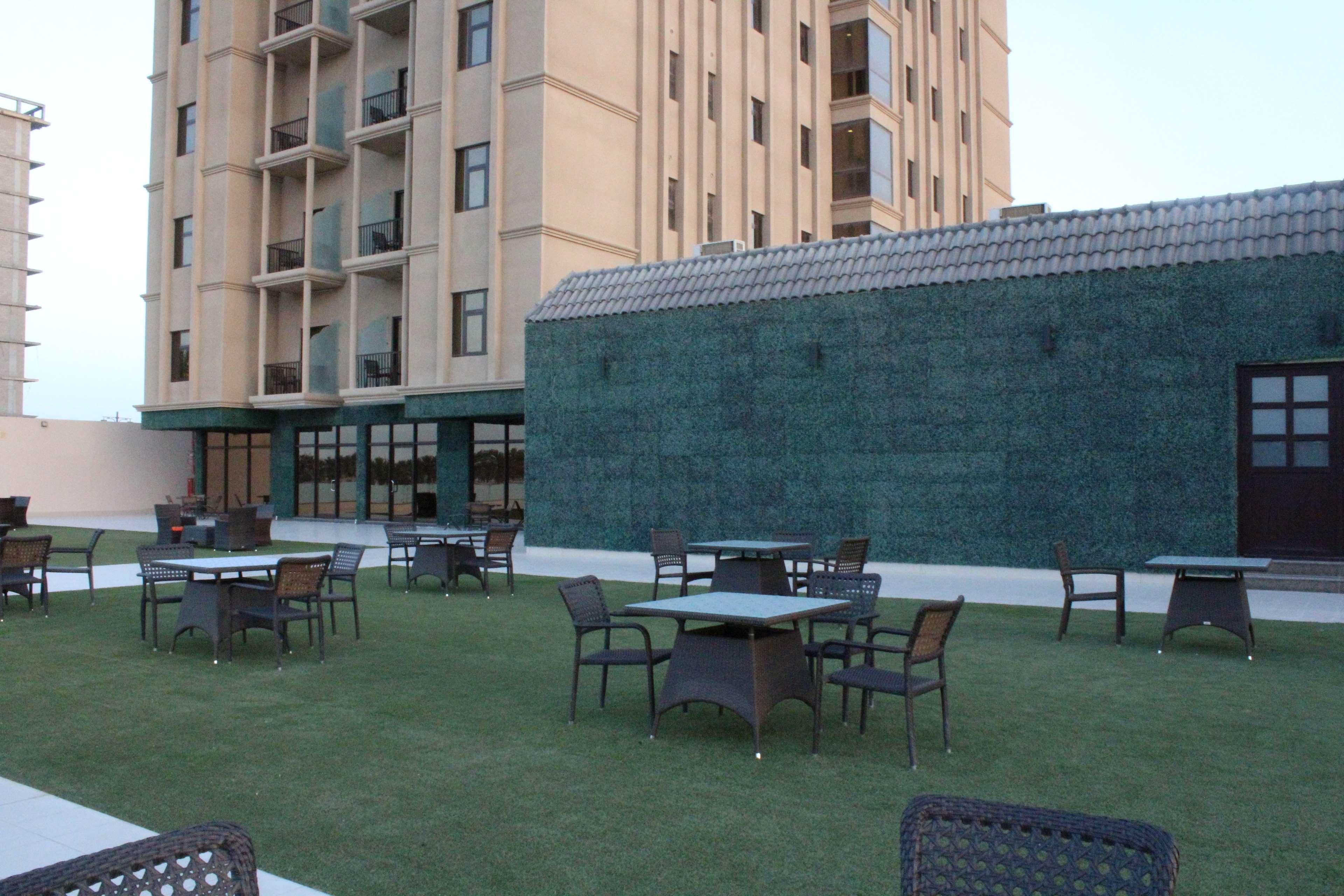 Golden Tulip Al Khobar Suites Экстерьер фото