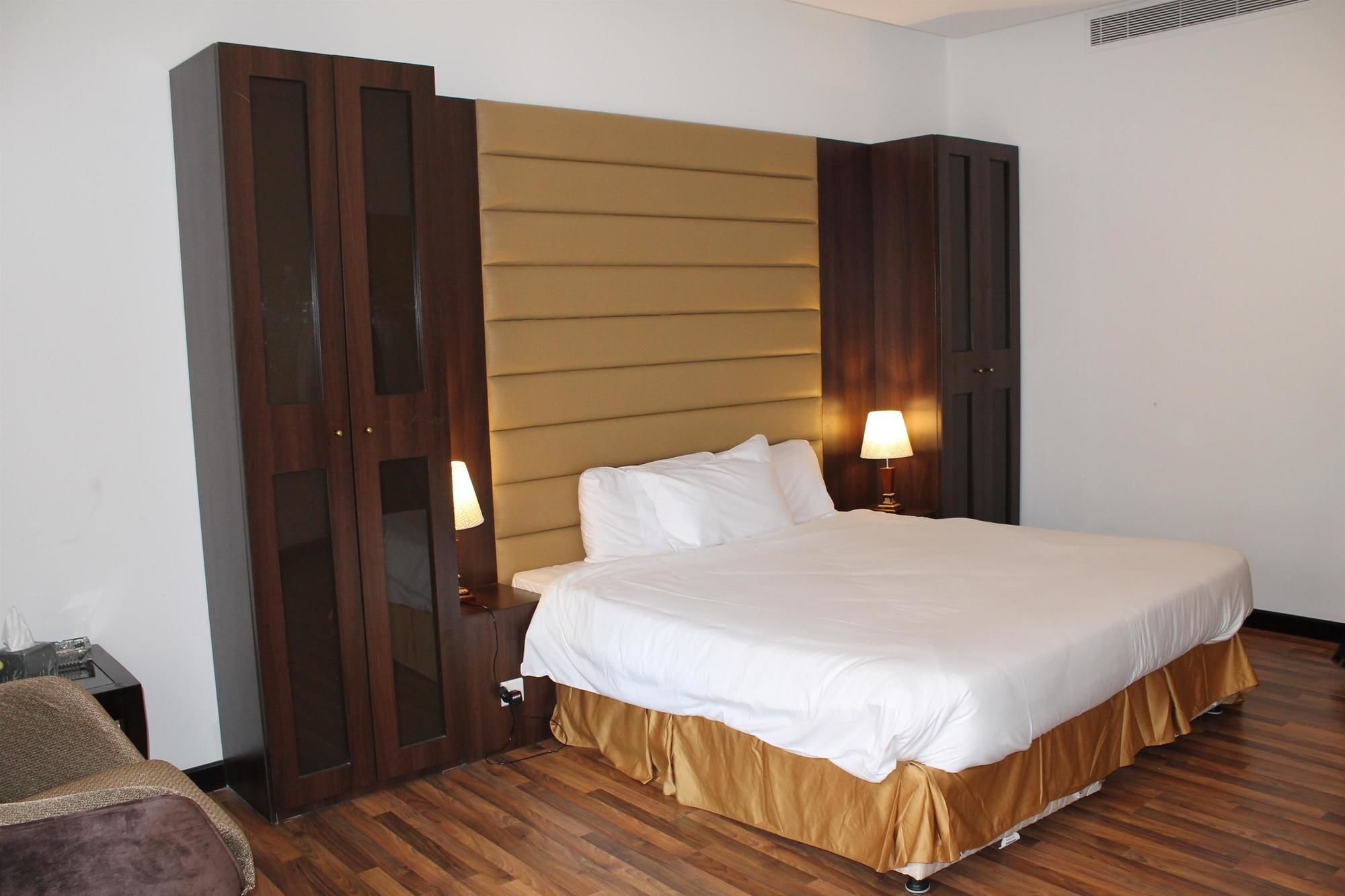 Golden Tulip Al Khobar Suites Экстерьер фото
